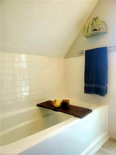 381 Canboro Road, Ridgeville, ON - Indoor Photo Showing Bathroom