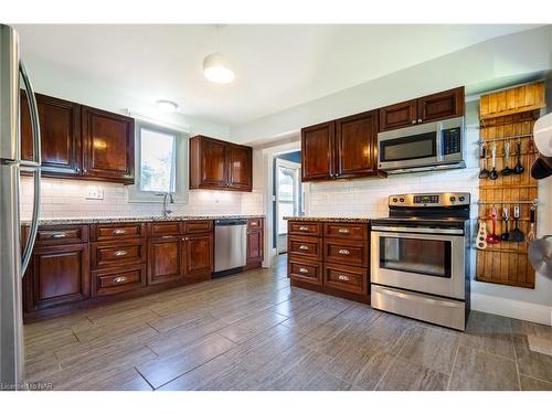 381 Canboro Road, Ridgeville, ON - Indoor Photo Showing Kitchen