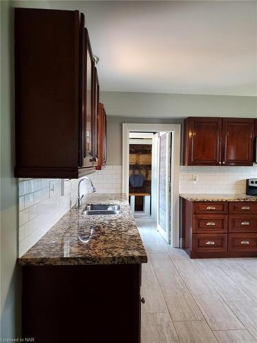 381 Canboro Road, Ridgeville, ON - Indoor Photo Showing Kitchen With Double Sink