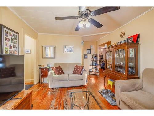 56 Wanda Road, St. Catharines, ON - Indoor Photo Showing Living Room