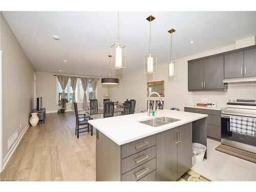 3910 Mitchell Crescent, Stevensville, ON - Indoor Photo Showing Kitchen With Double Sink