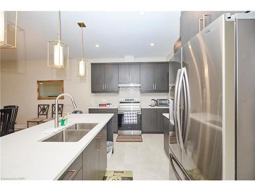 3910 Mitchell Crescent, Stevensville, ON - Indoor Photo Showing Kitchen With Stainless Steel Kitchen With Double Sink With Upgraded Kitchen