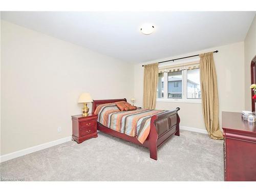 3910 Mitchell Crescent, Stevensville, ON - Indoor Photo Showing Bedroom