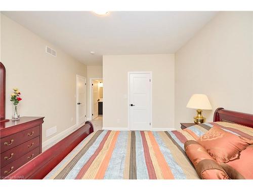 3910 Mitchell Crescent, Stevensville, ON - Indoor Photo Showing Bedroom