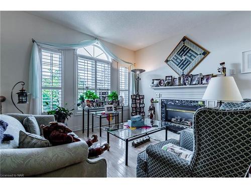 8782 Nassau Avenue, Niagara Falls, ON - Indoor Photo Showing Living Room With Fireplace