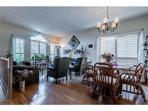 8782 Nassau Avenue, Niagara Falls, ON - Indoor Photo Showing Dining Room