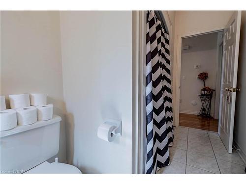 8782 Nassau Avenue, Niagara Falls, ON - Indoor Photo Showing Bathroom