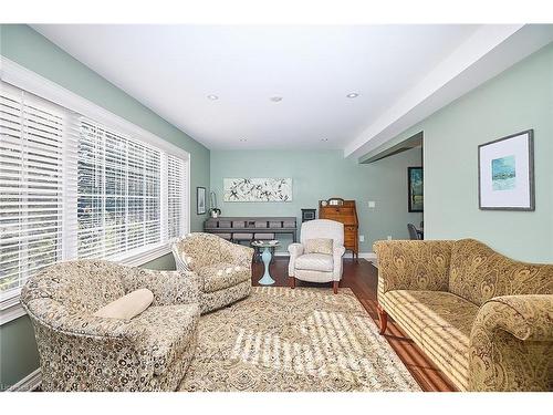 15 King Street, Fort Erie, ON - Indoor Photo Showing Living Room