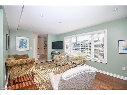 15 King Street, Fort Erie, ON - Indoor Photo Showing Living Room