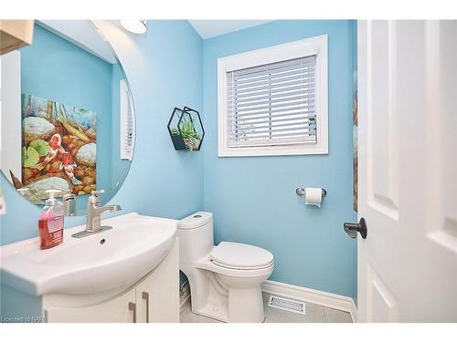 15 King Street, Fort Erie, ON - Indoor Photo Showing Bathroom