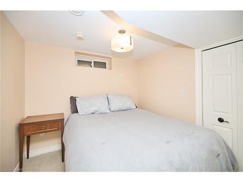 15 King Street, Fort Erie, ON - Indoor Photo Showing Bedroom