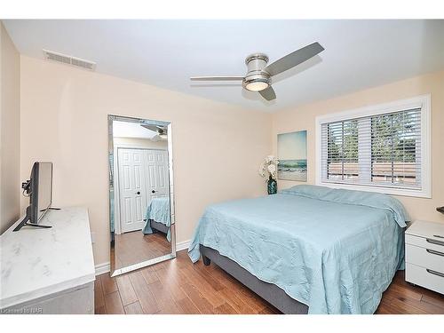 15 King Street, Fort Erie, ON - Indoor Photo Showing Bedroom