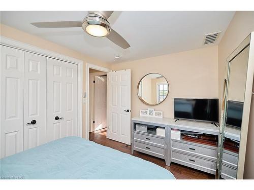 15 King Street, Fort Erie, ON - Indoor Photo Showing Bedroom