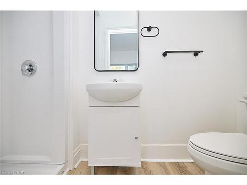 245 Stanton Street, Fort Erie, ON - Indoor Photo Showing Bathroom