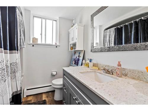 41 Carleton Street S, Thorold, ON - Indoor Photo Showing Bathroom