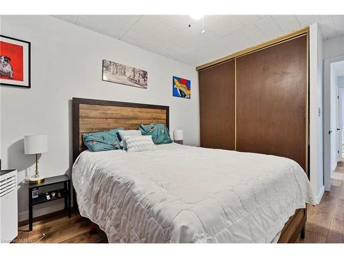 41 Carleton Street S, Thorold, ON - Indoor Photo Showing Bedroom