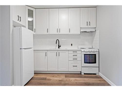 41 Carleton Street S, Thorold, ON - Indoor Photo Showing Kitchen