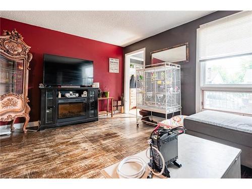 19 Homewood Avenue, St. Catharines, ON - Indoor Photo Showing Living Room