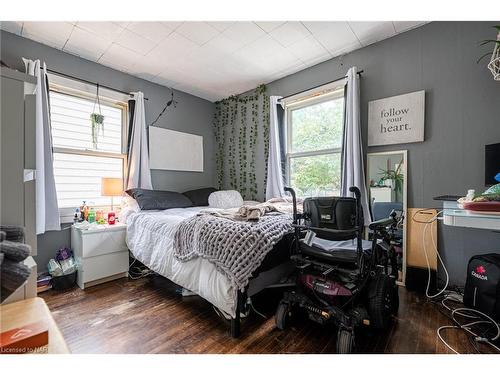 19 Homewood Avenue, St. Catharines, ON - Indoor Photo Showing Other Room