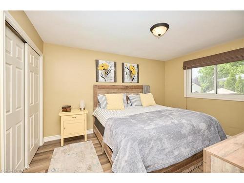 8 Wiltshire Boulevard, Welland, ON - Indoor Photo Showing Bedroom