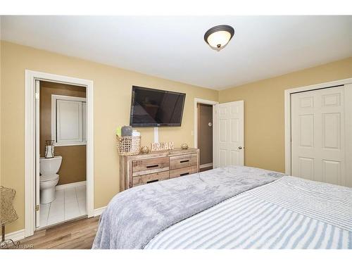 8 Wiltshire Boulevard, Welland, ON - Indoor Photo Showing Bedroom