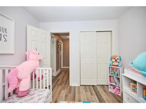 8 Wiltshire Boulevard, Welland, ON - Indoor Photo Showing Bedroom