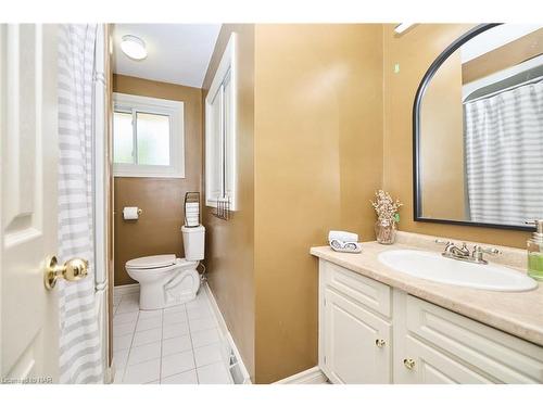 8 Wiltshire Boulevard, Welland, ON - Indoor Photo Showing Bathroom