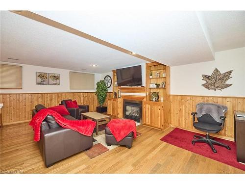 8 Wiltshire Boulevard, Welland, ON - Indoor With Fireplace