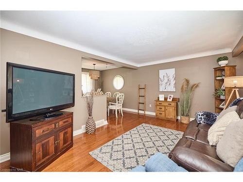 8 Wiltshire Boulevard, Welland, ON - Indoor Photo Showing Living Room