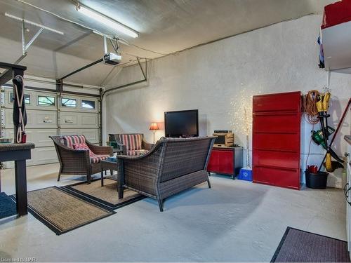 3480 Callan Street, Niagara Falls, ON - Indoor Photo Showing Garage