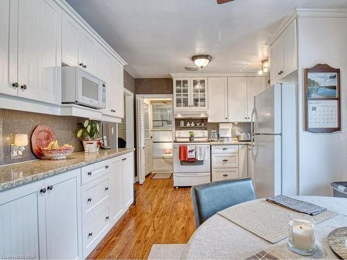 3480 Callan Street, Niagara Falls, ON - Indoor Photo Showing Kitchen