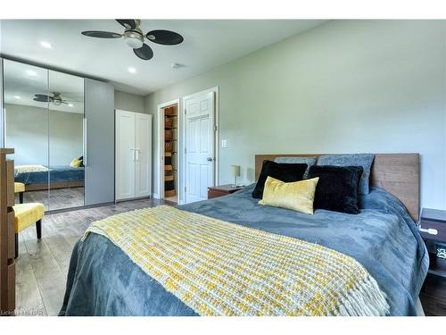 61 Russell Avenue, St. Catharines, ON - Indoor Photo Showing Bedroom