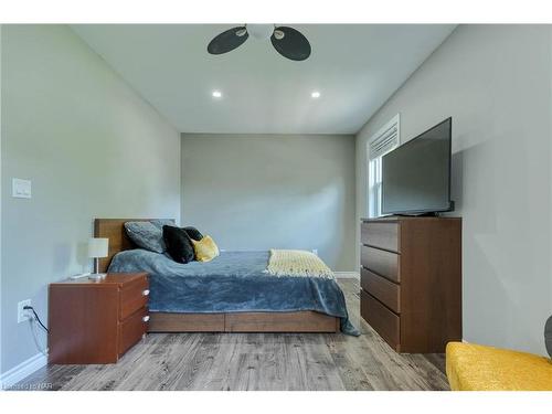 61 Russell Avenue, St. Catharines, ON - Indoor Photo Showing Bedroom