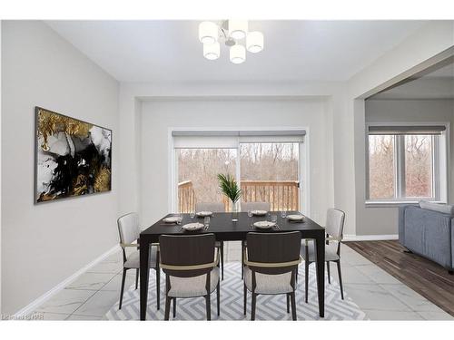 111 Tumblewood Place Place, Welland, ON - Indoor Photo Showing Dining Room