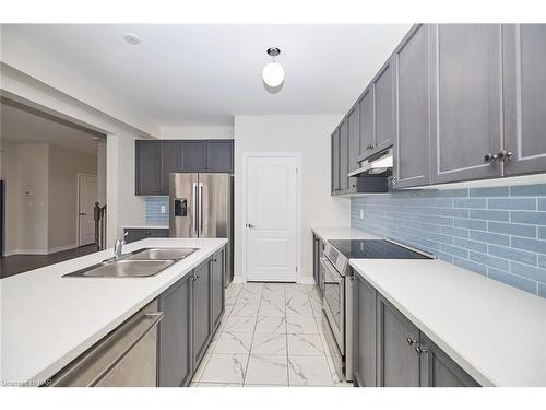 111 Tumblewood Place Place, Welland, ON - Indoor Photo Showing Kitchen With Double Sink With Upgraded Kitchen