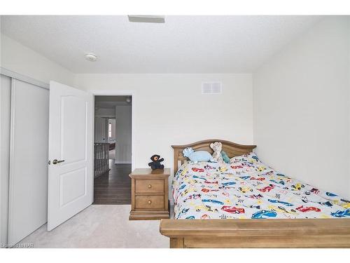 111 Tumblewood Place Place, Welland, ON - Indoor Photo Showing Bedroom