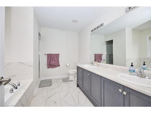 111 Tumblewood Place Place, Welland, ON - Indoor Photo Showing Bathroom