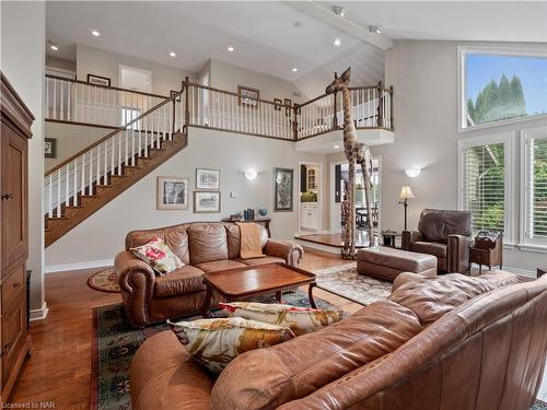 699 Read Road, Niagara-On-The-Lake, ON - Indoor Photo Showing Living Room