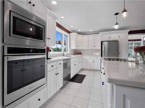 699 Read Road, Niagara-On-The-Lake, ON - Indoor Photo Showing Kitchen