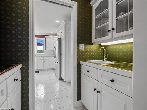 699 Read Road, Niagara-On-The-Lake, ON - Indoor Photo Showing Kitchen