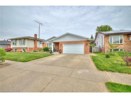 7 Huntington Lane, St. Catharines, ON - Outdoor With Facade