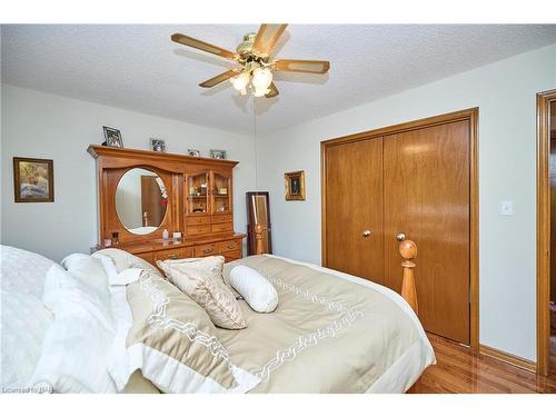 7 Huntington Lane, St. Catharines, ON - Indoor Photo Showing Bedroom