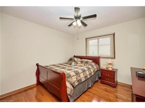 7 Huntington Lane, St. Catharines, ON - Indoor Photo Showing Bedroom