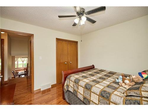 7 Huntington Lane, St. Catharines, ON - Indoor Photo Showing Bedroom