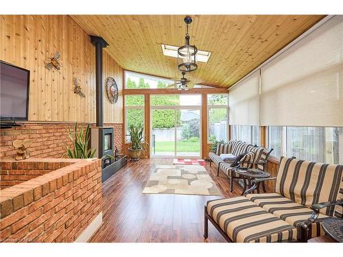 7 Huntington Lane, St. Catharines, ON - Indoor Photo Showing Living Room With Fireplace