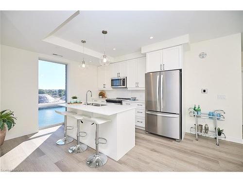 606-118 West Street, Port Colborne, ON - Indoor Photo Showing Kitchen With Stainless Steel Kitchen With Upgraded Kitchen