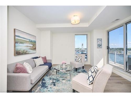 606-118 West Street, Port Colborne, ON - Indoor Photo Showing Living Room