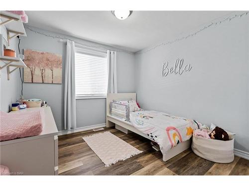 7735 Charnwood Avenue, Niagara Falls, ON - Indoor Photo Showing Bedroom