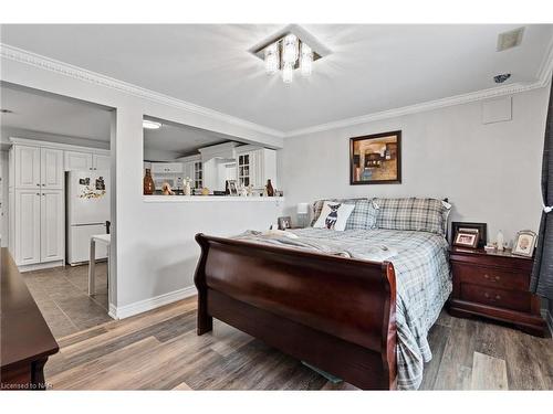 7735 Charnwood Avenue, Niagara Falls, ON - Indoor Photo Showing Bedroom