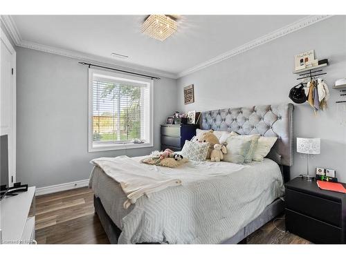 7735 Charnwood Avenue, Niagara Falls, ON - Indoor Photo Showing Bedroom